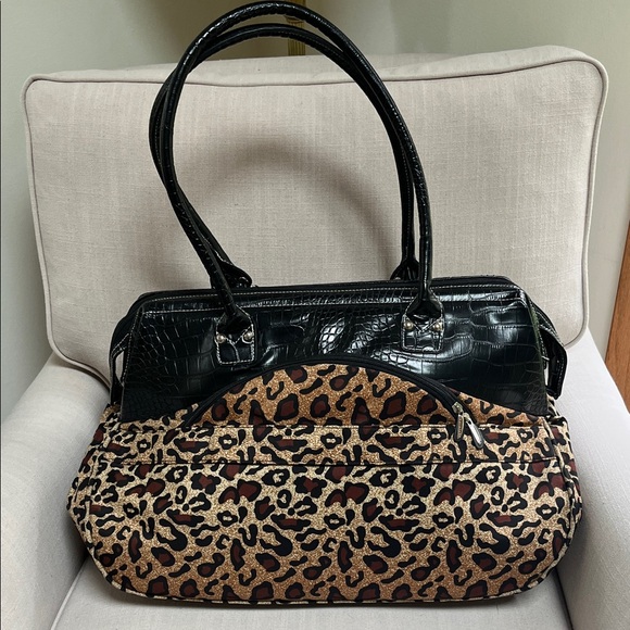 Travelon Leopard Manhattan Carpet Bag - Picture 2 of 7